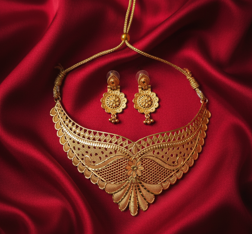 Exquisite Gold-Toned Choker Necklace Set.